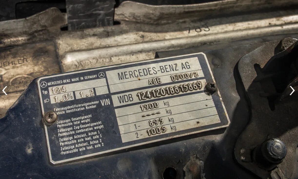 Vin номер mercedes. VIN номер Mercedes w124. VIN кузова Мерседес 124. Вин табличка Мерседес 124. Табличка вин номер Мерседес 124.