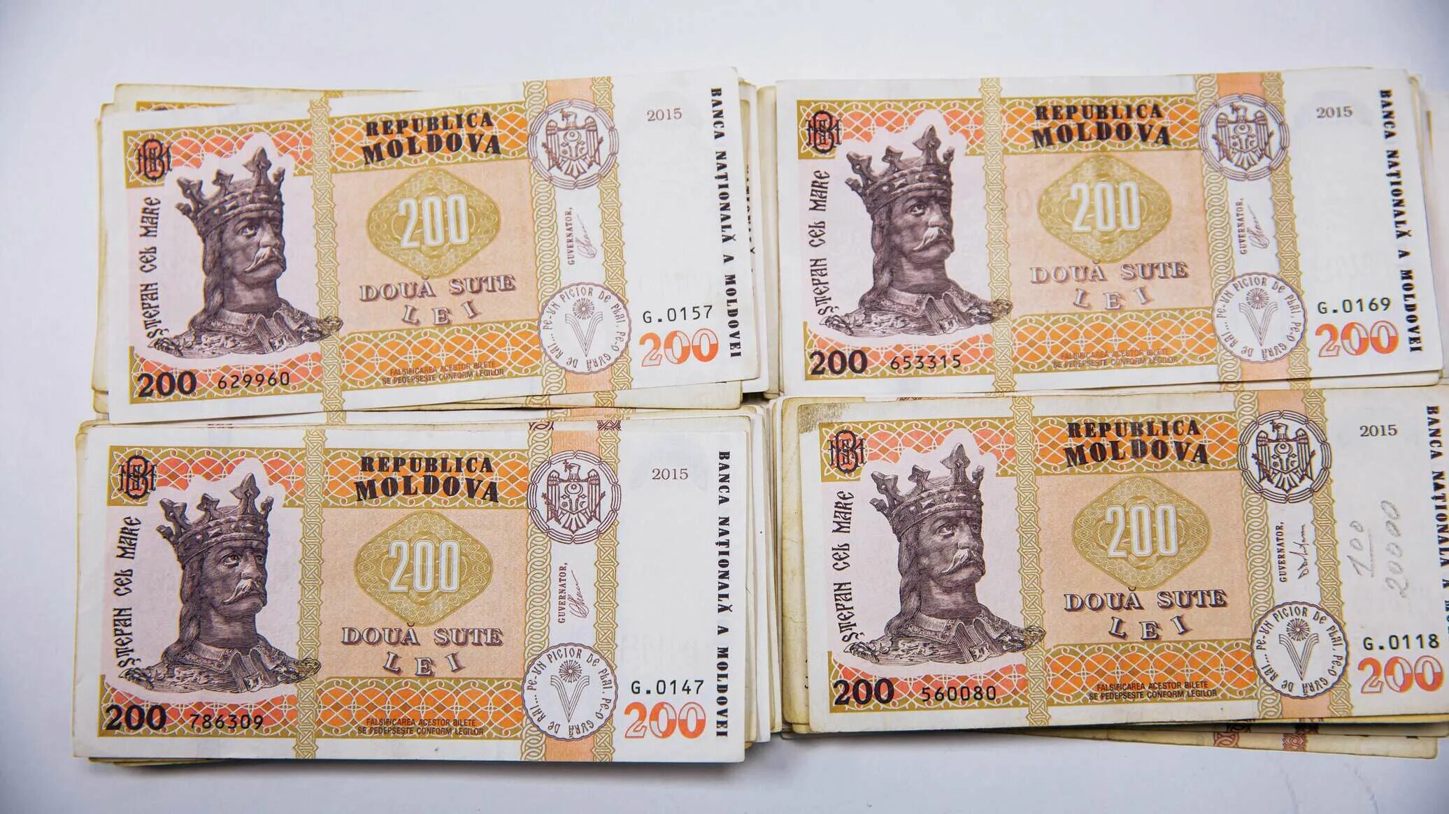 Купюру 1000000 лей. Молдавские деньги. Лей самая большая купюра. Лей валюта румынские. Миллион лей.