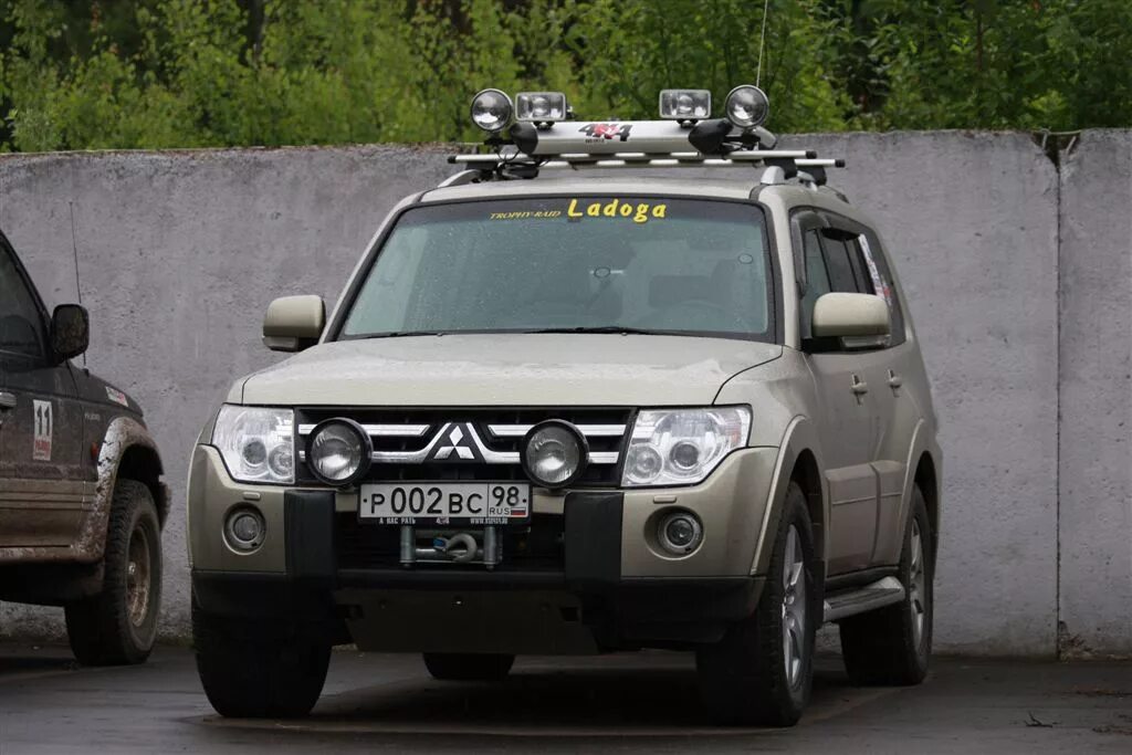 митсубиси для гор. доп свет на паджеро 4. паджеро 4 свет. дхо на мицубиси паджеро 4. ближний свет паджеро 4.
