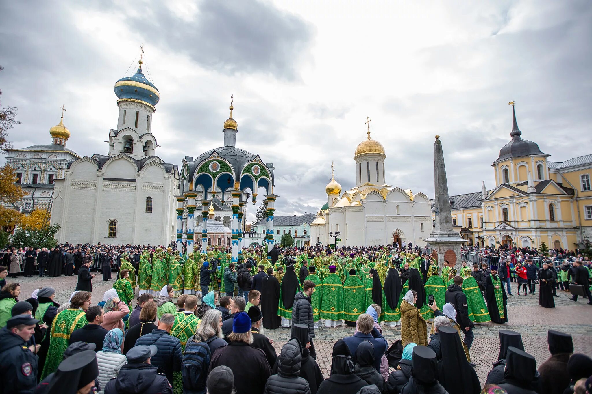 Свято радонежский монастырь. Сергия Радонежского монастырь Лавра. Свято Троицкий монастырь Сергия Радонежского. Храм Сергия Радонежского Троице Сергиева Лавра.