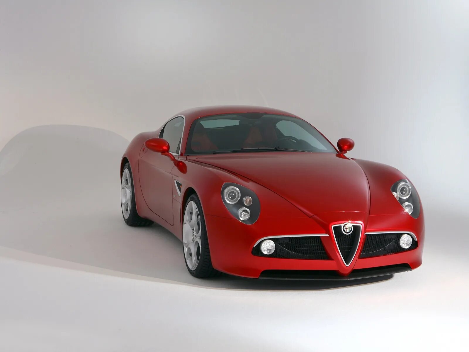 Альфа ромео москвы. Машина Alfa Romeo 8c Competizione. 2013 Alfa Romeo 8c. Модель Alfa Romeo 8c. 2007 Alfa Romeo 8c.