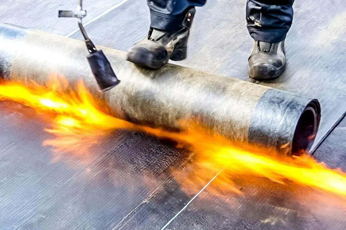 кровельщик наплавляемая кровля. монтаж мягкой наплавляемой кровли. наплавление рулонной кровли. мягкая наплавляемая кровля технониколь.  кровля - наплавляемая рулонная кровля.