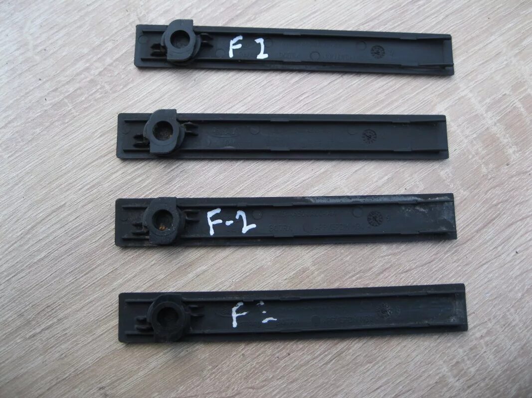 Заглушка молдинга крыши форд фокус 2. 78132-54g00-5pk. Заглушка молдинга. Заглушка молдинга. Заглушки на крышу форд фокус 2.