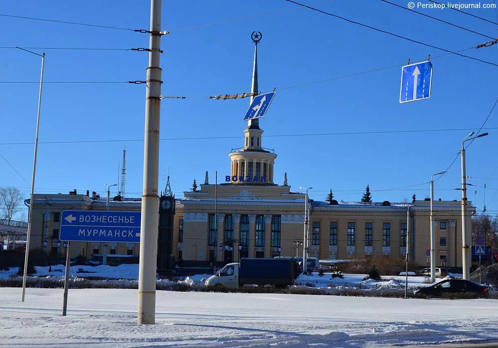 Жд петрозаводск телефон. Петрозаводск ЖД вокзал мост. Вокзал Петрозаводск 2005. Вокзал Петрозаводск 1915. Мост на вокзале Петрозаводск.