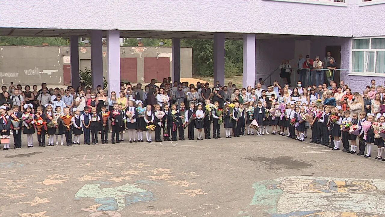 Будет ли линейка в белгороде. Школа 27 воронеж. школьная линейка в академии. чу сош академия воронеж. школа 1 павлово праздники.