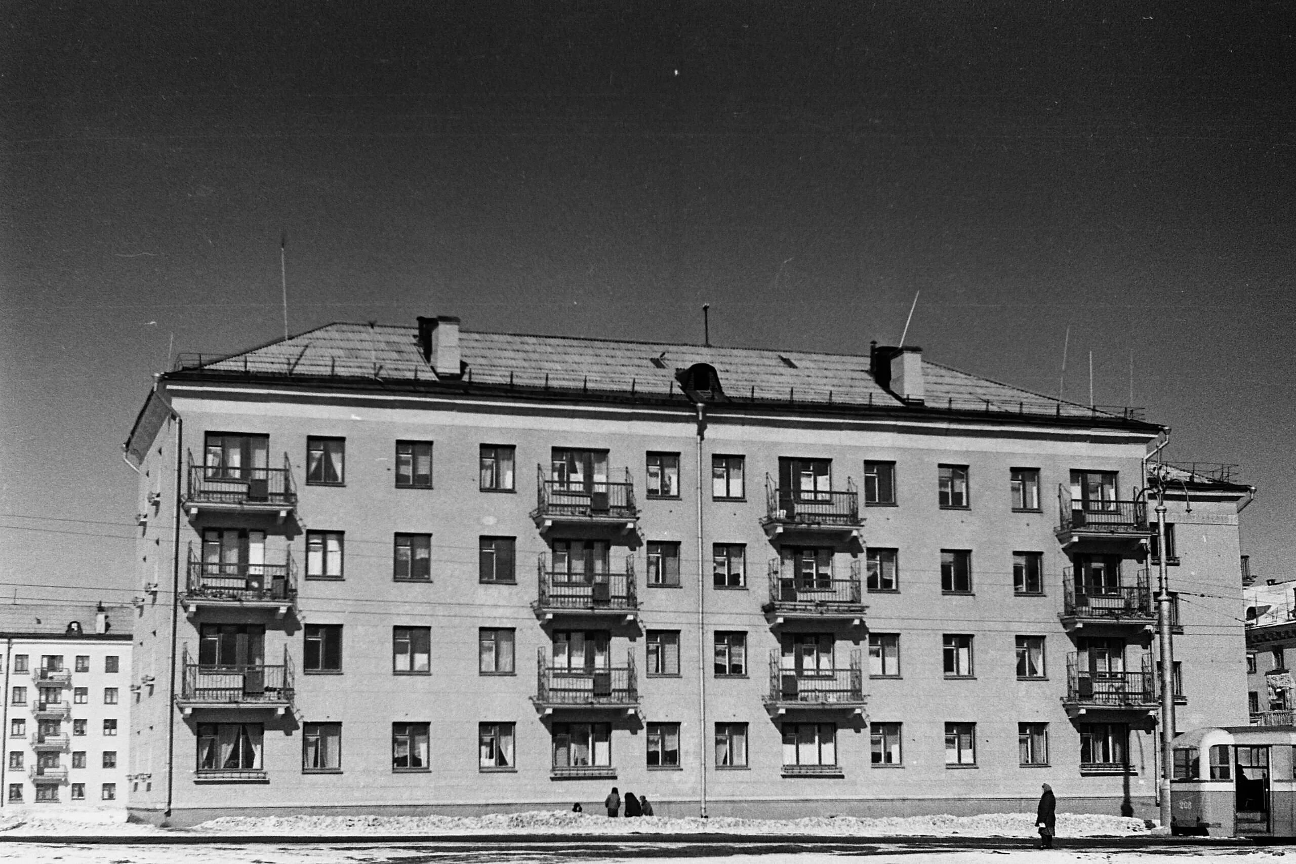 Первый панельный. Хрущевки в СССР. Хрущевки 1955. Хрущевки в Москве 60е годы. Хрущевки панельные постройки 1957-1970.