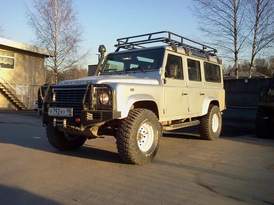 33 defender. Дефендер на 33 колесах. Defender 110 33 колеса. Defender 33 колеса. Дефендер 2023 на 33 колесах.