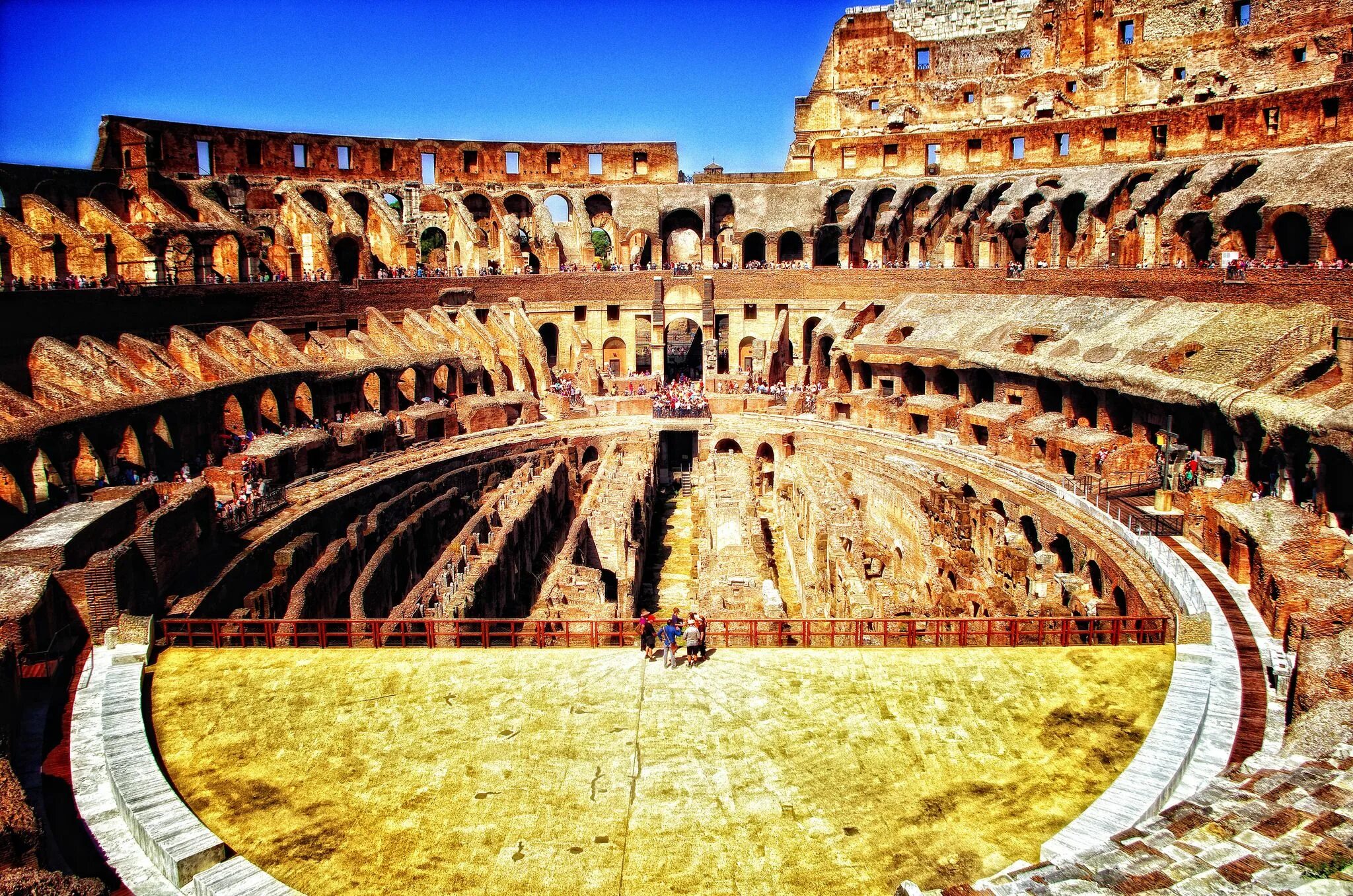 Заброшенный театр Колизей Италия. Римский Колизей. Стена Колизея Италия. Рим Колизей Арена.