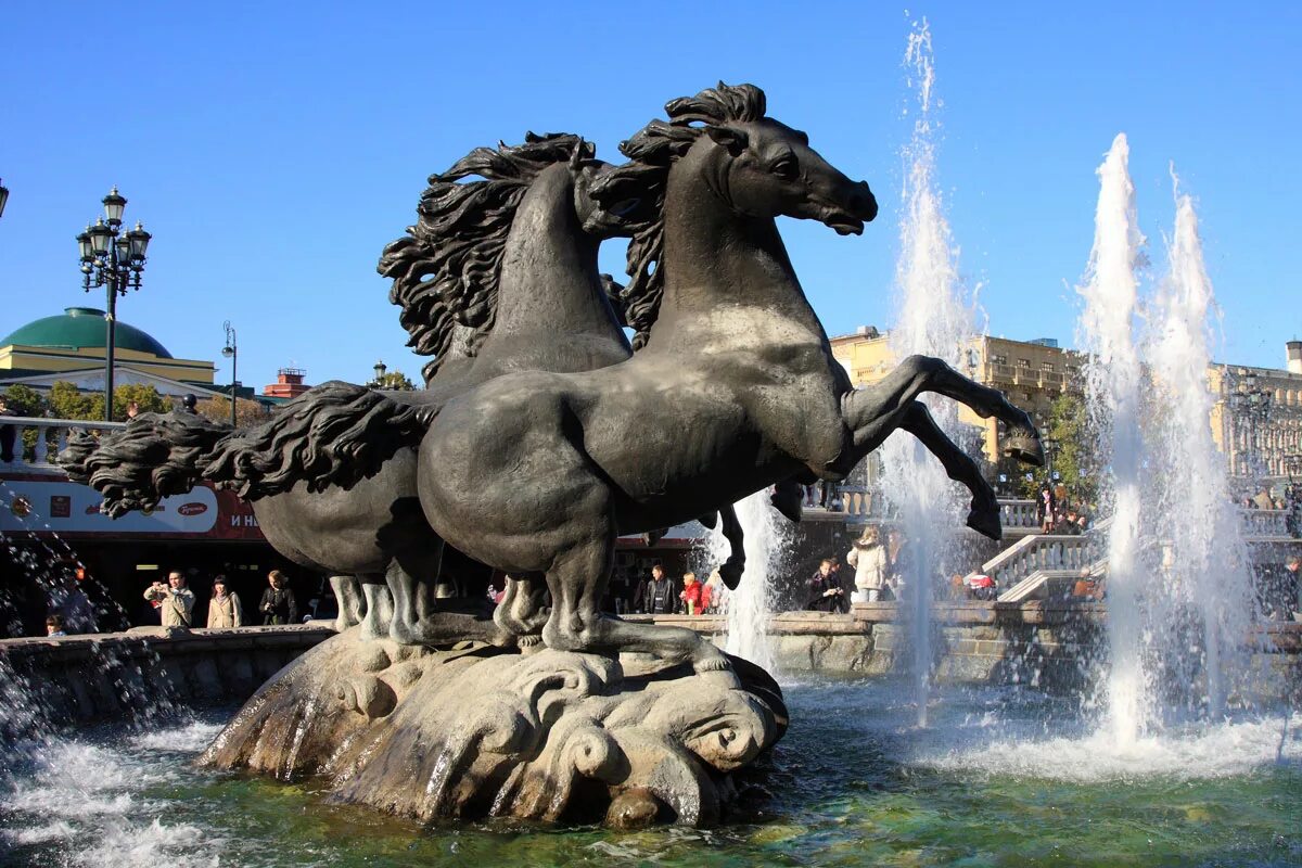 Карета на дворцовой площади в санкт-петербурге. Дворцовая площадь в санкт-петербурге экипаж и кареты. Скульптуры церетели в александровском саду. Карета на дворцовой площади. На манежной площади зураб церетели.