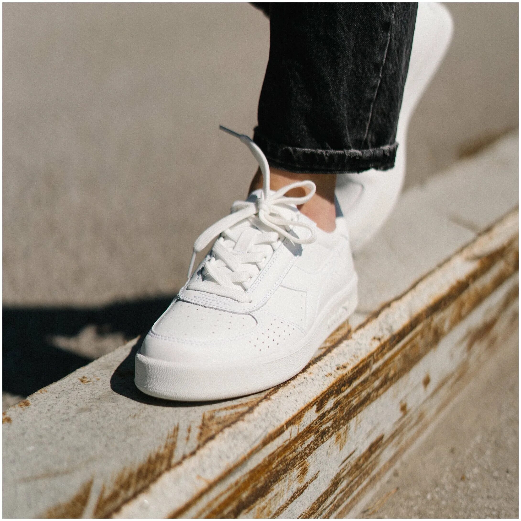 Diadora b Elite White. Diadora кеды белые. Кеды Diadora классика. Белые кроссовки унисекс. Белые кроссовки модели