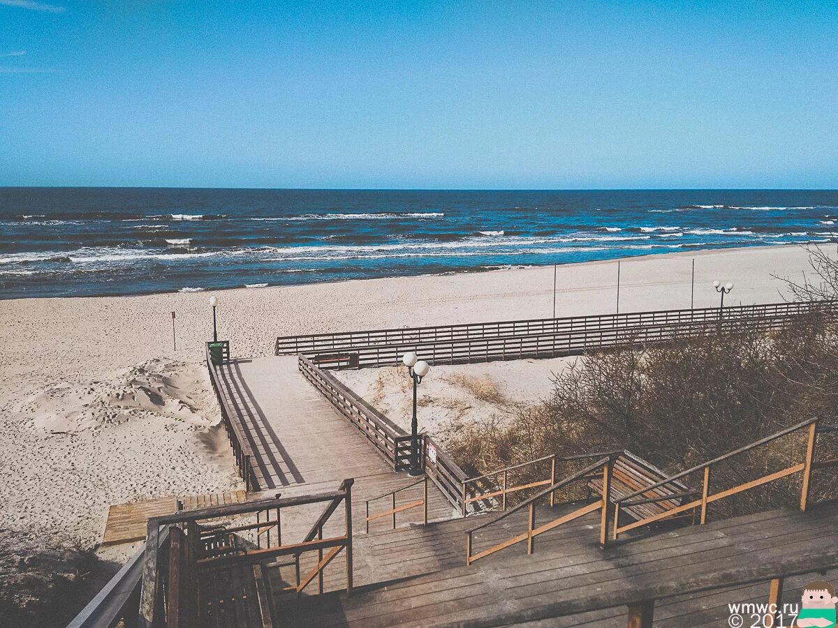 променад в янтарном калининградская область. янтарный пляж калининград. янтарный калининградская область на берегу моря. поселок янтарный калининград море. поселок янтарный калининградская область.