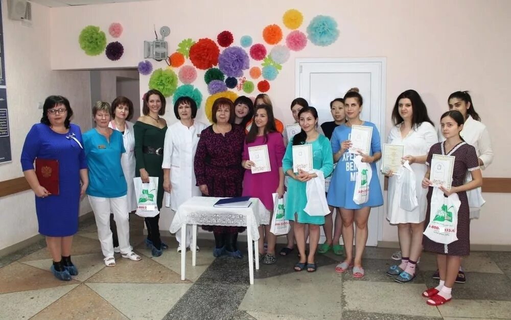 Роддом ессентуки официальный сайт. Роддом ессентуки. Ессентукский родильный дом. Ессентукский роддом врачи. Сиренченко ессентуки роддом.