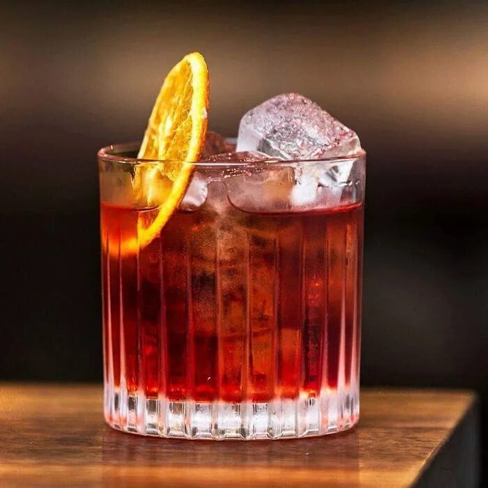 Бульвардье коктейль. Негрони Сбальято коктейль. Martini Negroni коктейль. 2 Негрони. Негрони коктейль бокал.