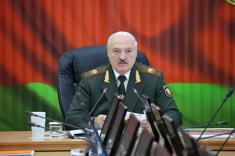 Лукашенко военное положение