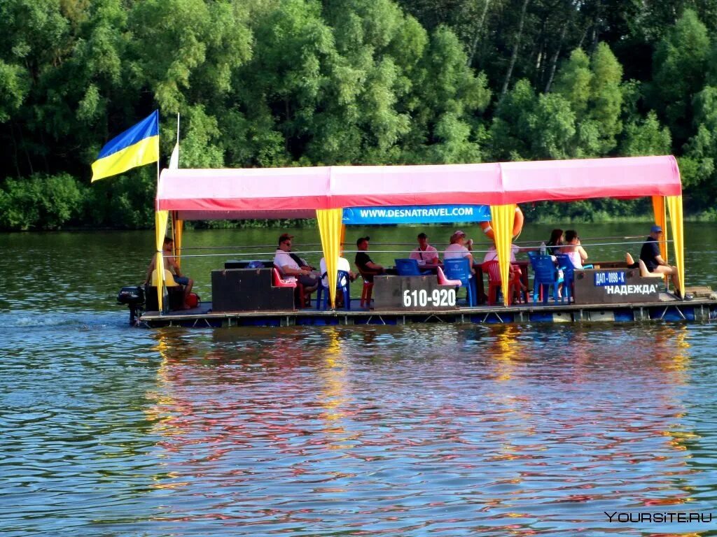 Сплавляться по реке на плотах. Сплав на плоту. сплав на плоту по реке хопер. плот на дону сплав. сплав на плоту по дону.