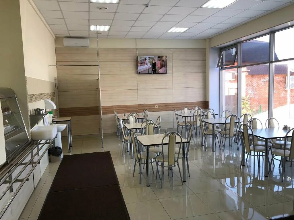 В столовой. Дом правительства столовая. Столовая. Жд столовая медвежьегорск. Столовые в городе краснокамск.