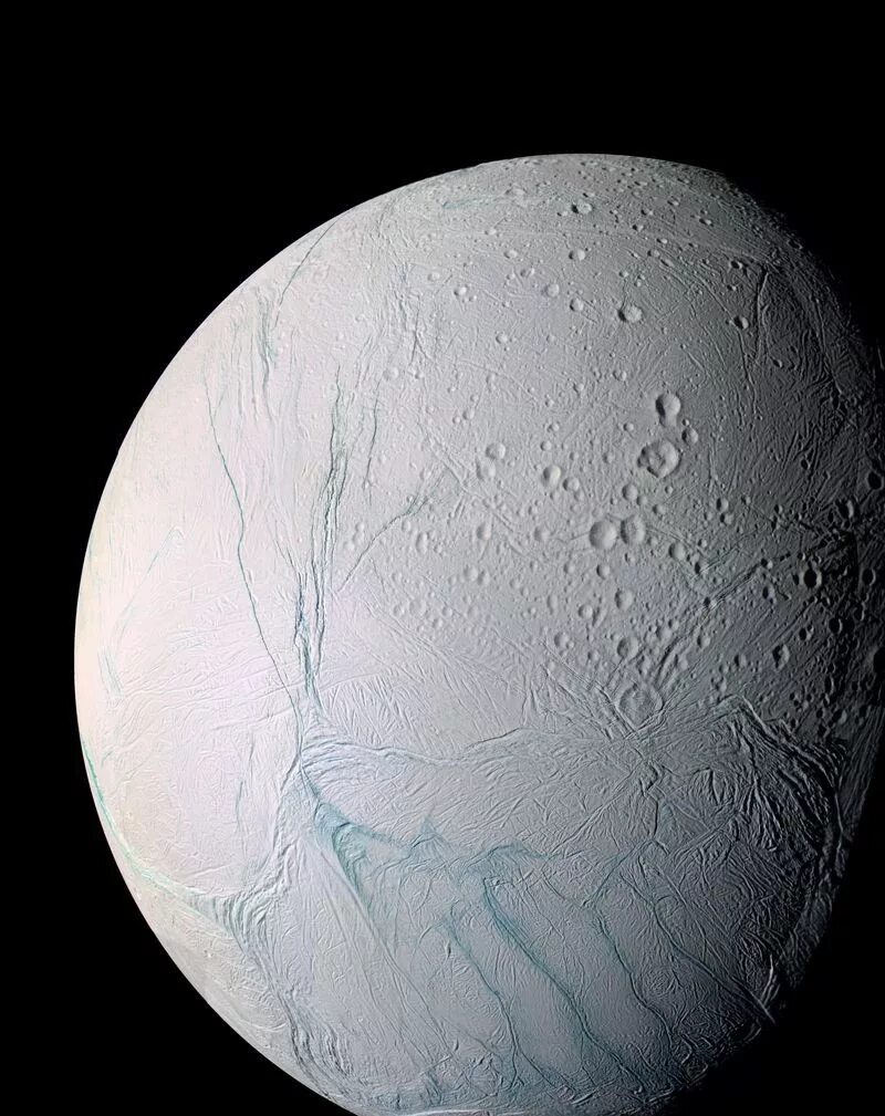 Спутник плотной атмосферой. Энцелад Кассини. Энцелад снимки Кассини. Энцелад Спутник Сатурна. Энцелад Спутник Сатурна поверхность.