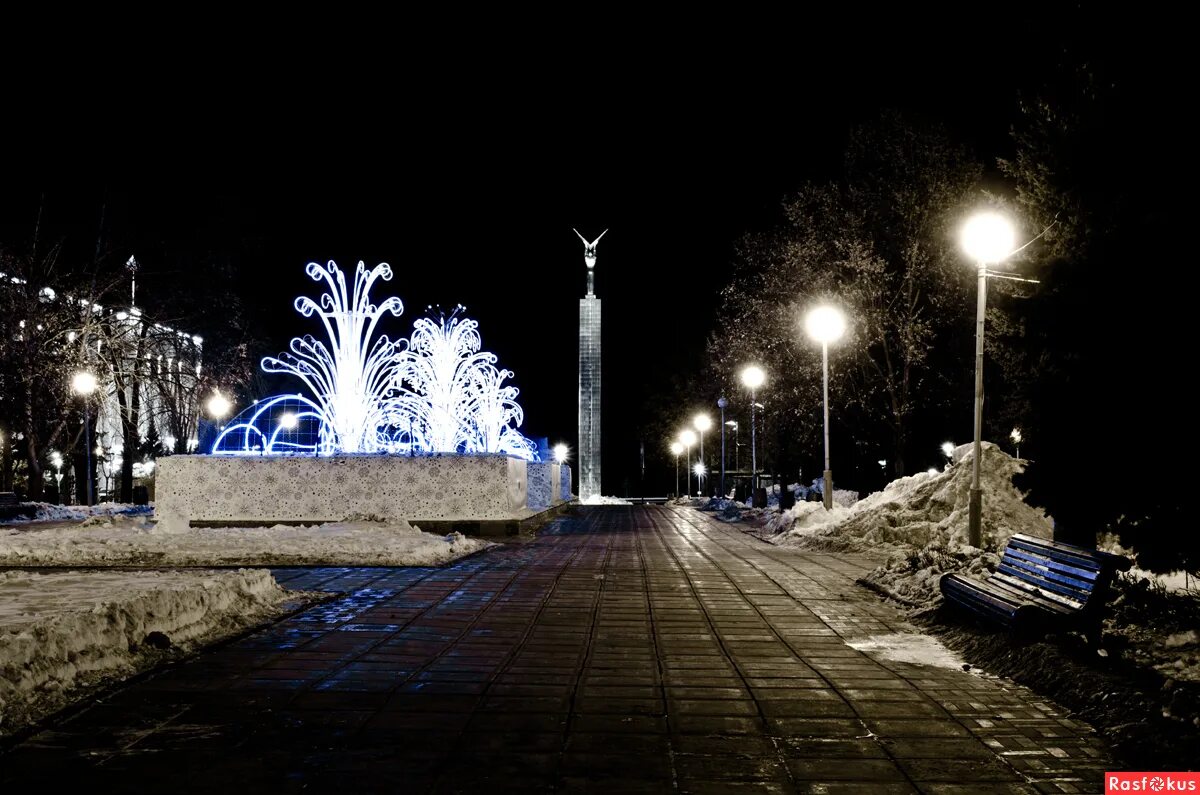 Luminary самара. Площадь славы Самара ночью. Ночная набережная Самара. Самара набережная зима. Набережная площадь Самара.