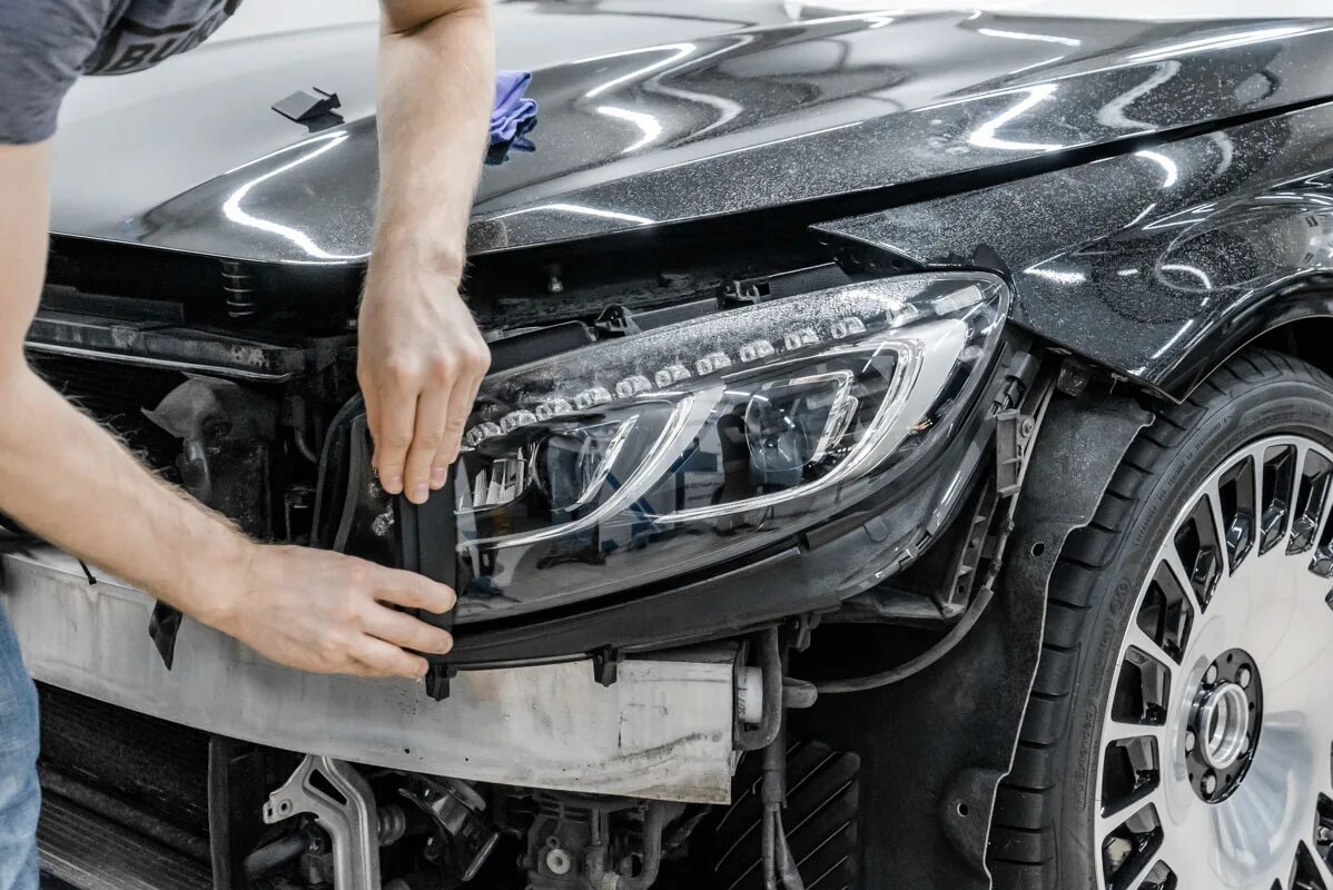 Полиуретановая пленка фар мондео. Полиуретановая пленка для фар. Антигравийная пленка для авто ppf. Защитная бронированная пленка 600 микрон. 3м venture shield для фар.