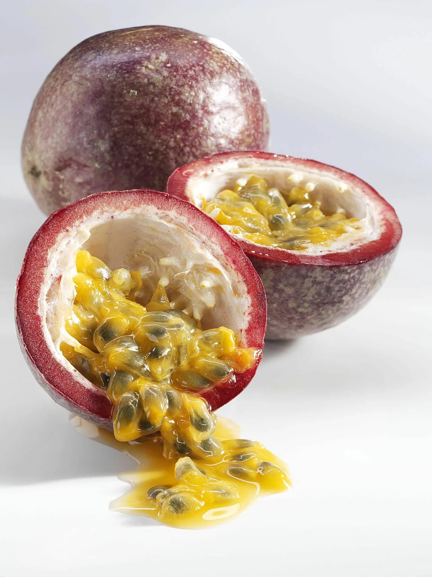 Passion fruit tini. Пейшен маракуйя. Маракуйя (фрукт). Маракуйя маракуйя маракуйя. Маракуйя колумбийская.