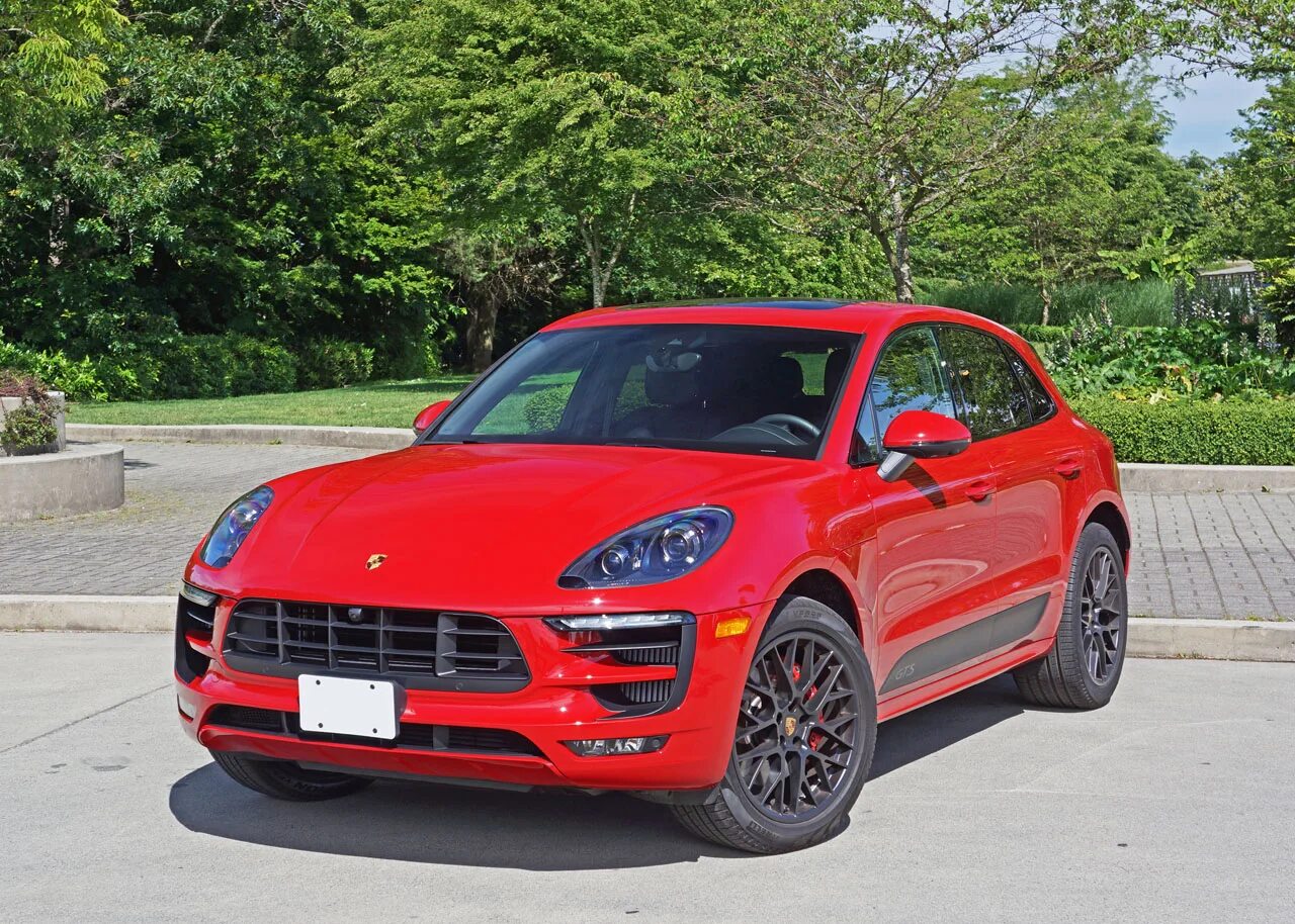 Amore макан. Porsche Macan GTS. Порше Макан красный. Porsche Macan GTS красный. Порше Макан красный 2021.