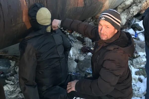 Люди живущие в екатеринбурге. Бомжи екатеринбург. Автовокзал екатеринбург бомжи. Добрые люди екатеринбурга. Автовокзал екатеринбург бомжи.