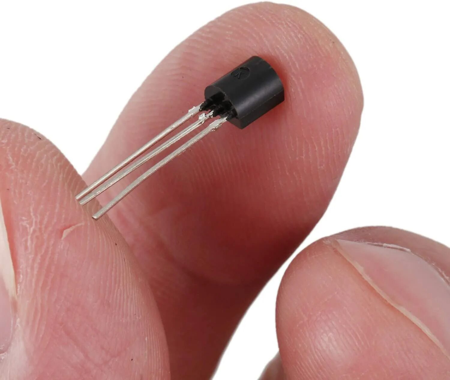 Радиатор транзистора корпус to39. Транзистор монтаж. Маломощные транзисторы. Крепление транзисторов к плате. Транзистор монтаж.