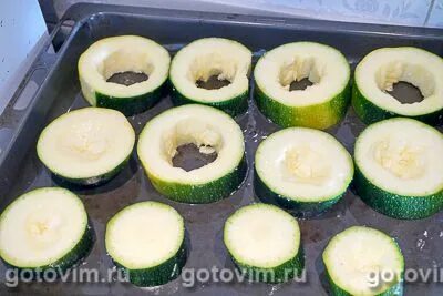 Колечки кабачков в духовке с сыром