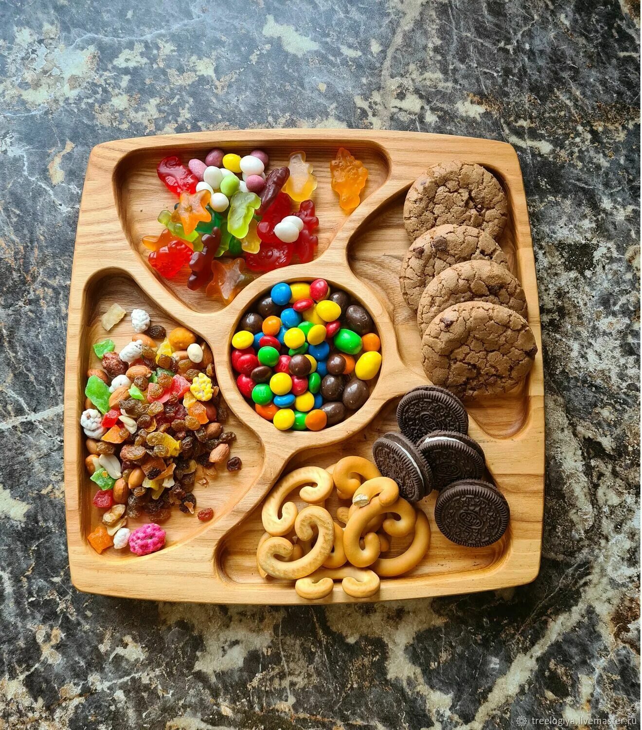 Few pieces. Christmas cookie Box. Hand made Sweets logo. : Free cookies for Everybody.. RERA Holiday Ferienfutter Holiday food.