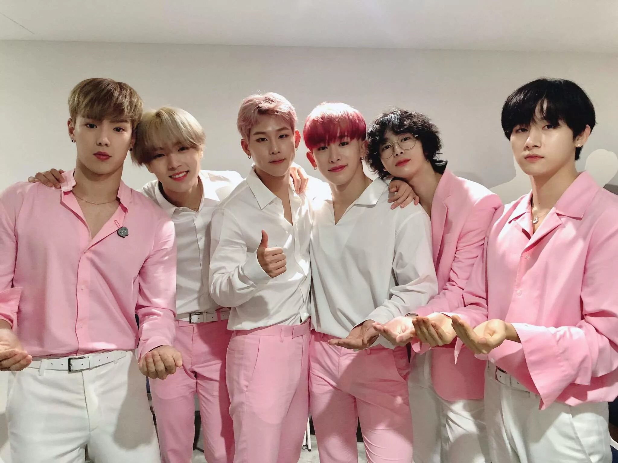 Группа monsta x участники. Группа monsta x. Монста экс. Группа monsta x. Monsta x.