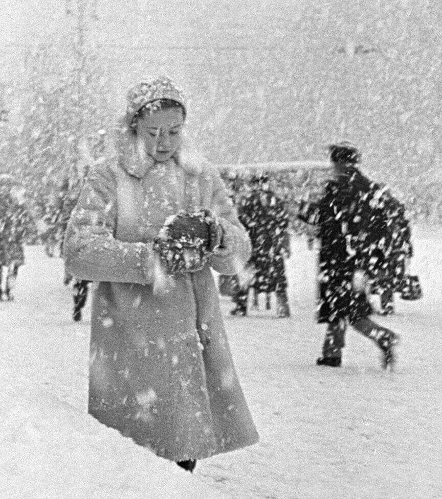 Какие зимы были раньше. Снегопад в москве. 1964.. советские снежные зимы. снег зима ссср. новый год снежный ссср.