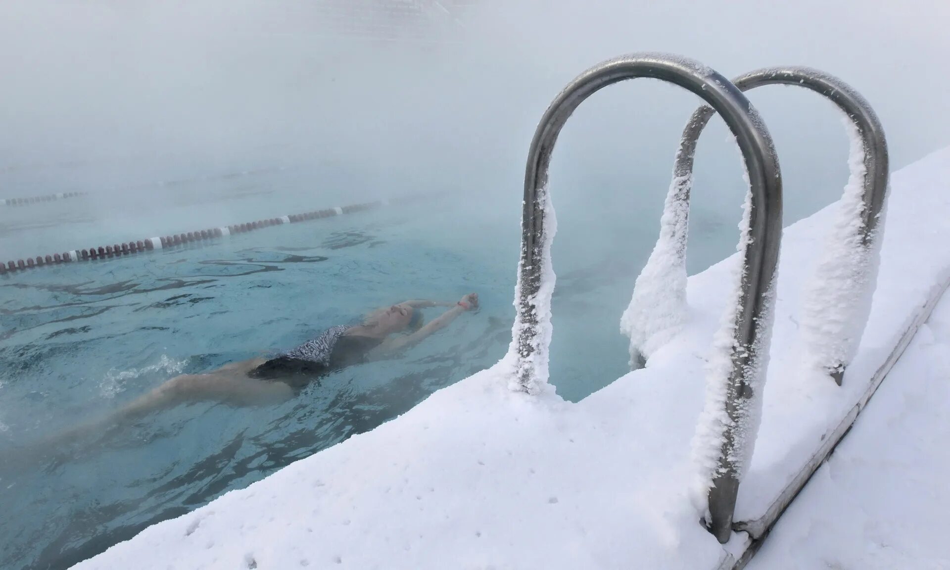 Открытый бассейн чайка в москве. Тёплый бассейн под открытым небом в москве. Бассейн чайка парк культуры. Бассейн чайка в москве. Турчанинов переулок бассейн чайка в москве.