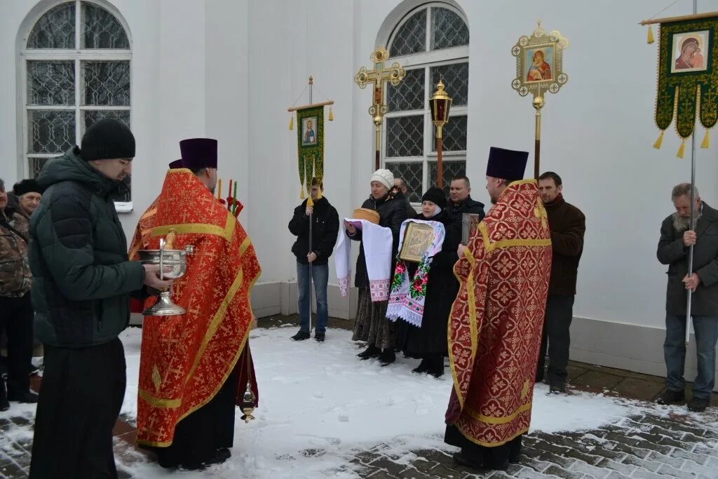 Храм преображения господня струнино. Преображенский храм в струнино расписание богослужений. Храм преображения в струнино. Преображенский храм струнино расписание. Спасо-преображенский храм в струнино.