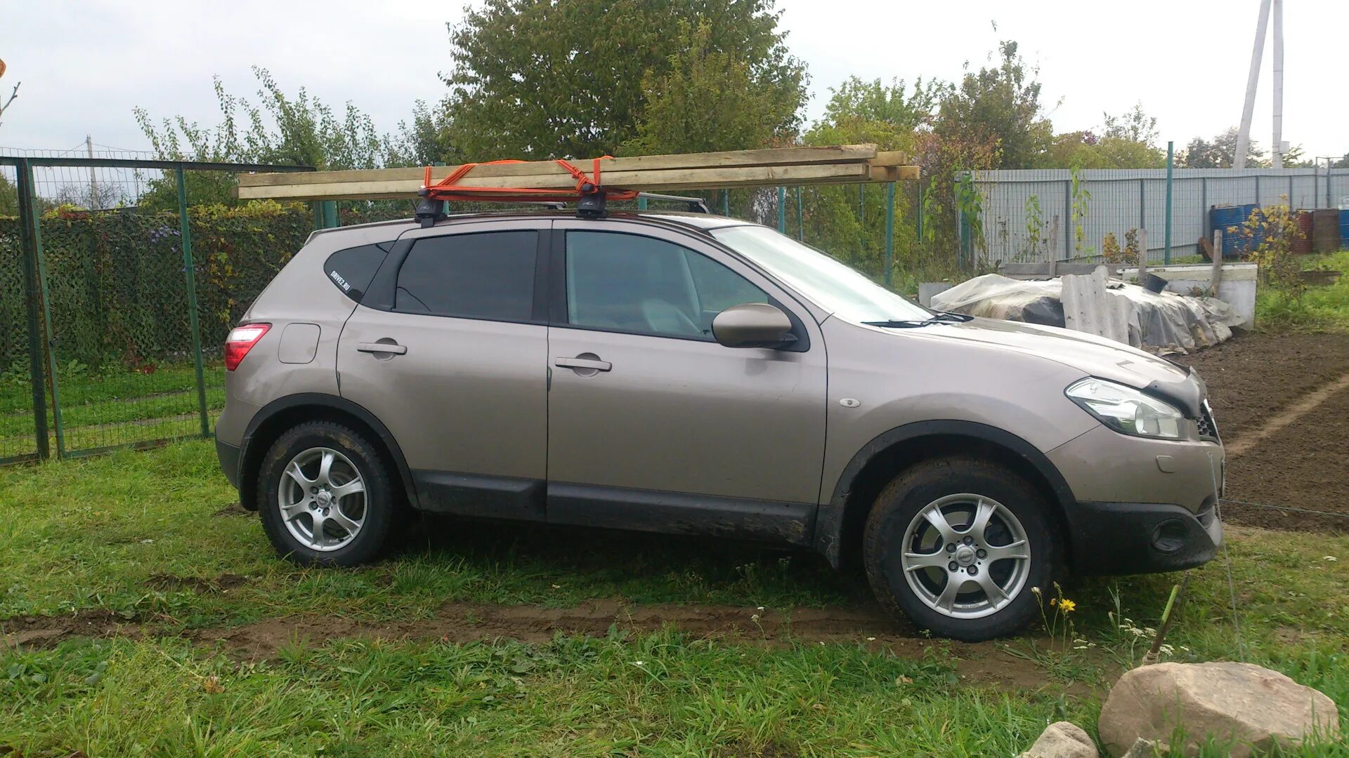 Установка багажника кашкай. Багажник ниссан кашкай j10. Багажник на крышу nissan qashqai j11. Автобокс nissan qashqai j10. Установка багажника кашкай.