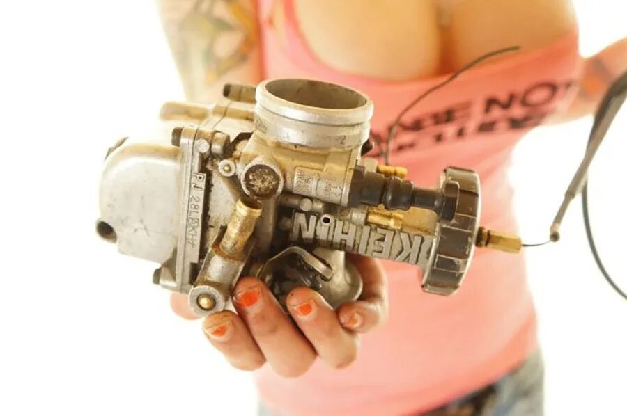 автозапчасти приколы. кубок из автомобильных запчастей. прикольная автозапчастей. креативная реклама запчастей. детали станков.