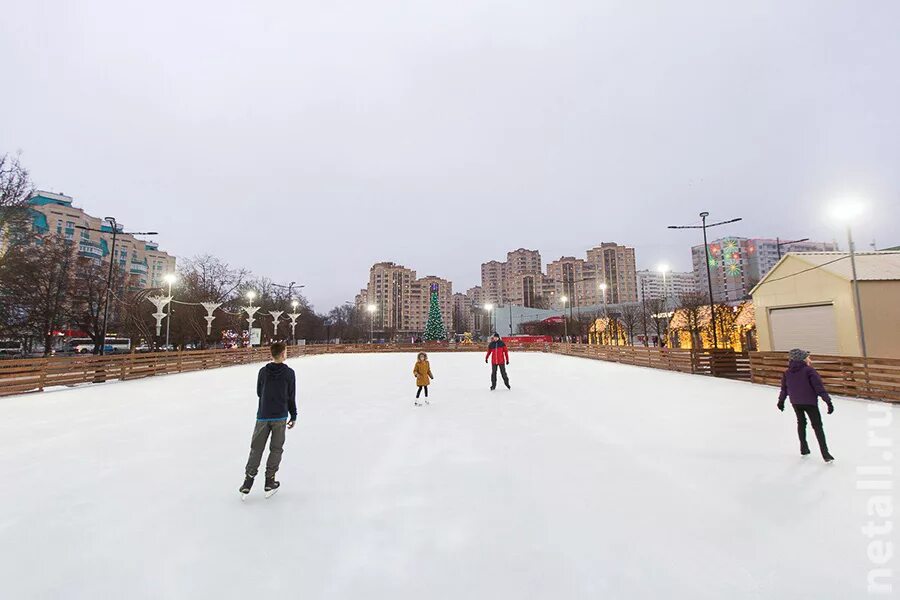 Каток на юности зеленоград. Каток на площади юности Зеленоград. Каток Зеленоград площадь. Зеленоград площадь юности зимой каток. Зеленоград зима каток.