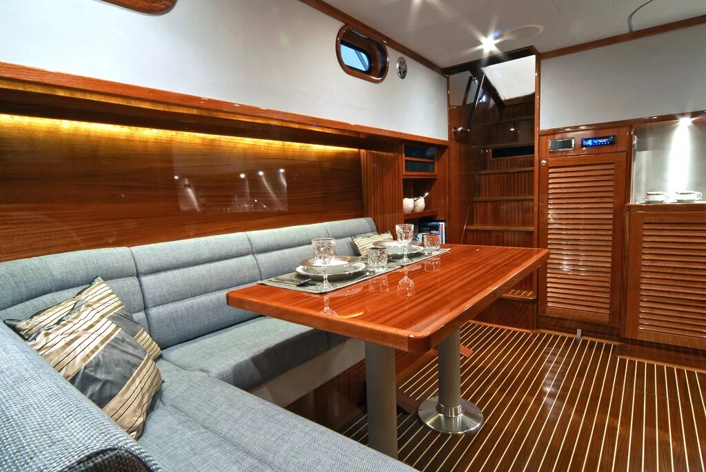 Пионер синема вип зал. Вип1200-27. 39 the vip kinozvon pro. Отделка микроавтобуса. Комната букмекерская контора.