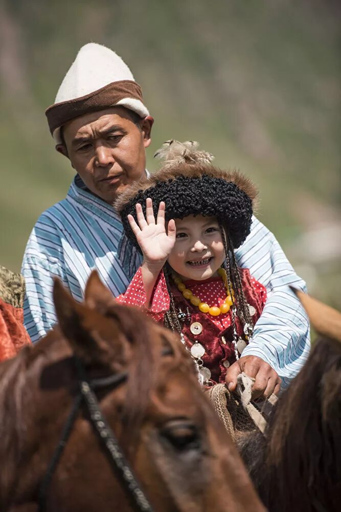 Нация киргизы. Киргизия народ. Киргизия люди. Кыргызы кочевники. Киргизы народ.