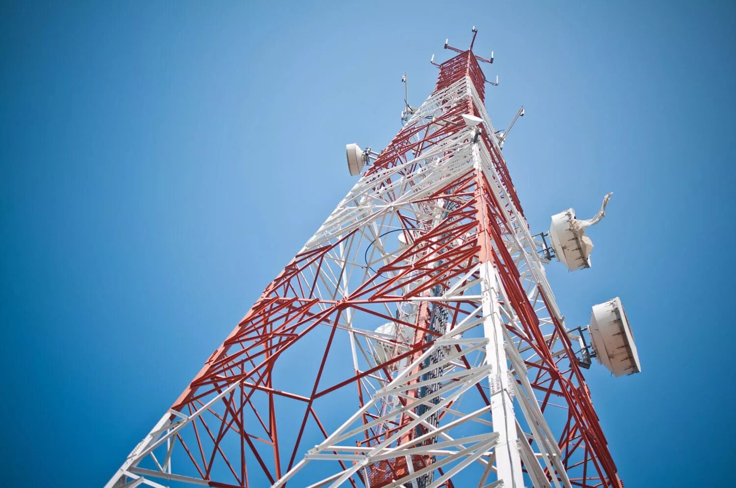 Вышка телефонной связи. Мачта сотовой связи 5g. Вышка телефонной связи. Телекоммуникационные вышки. Телефонная вышка.