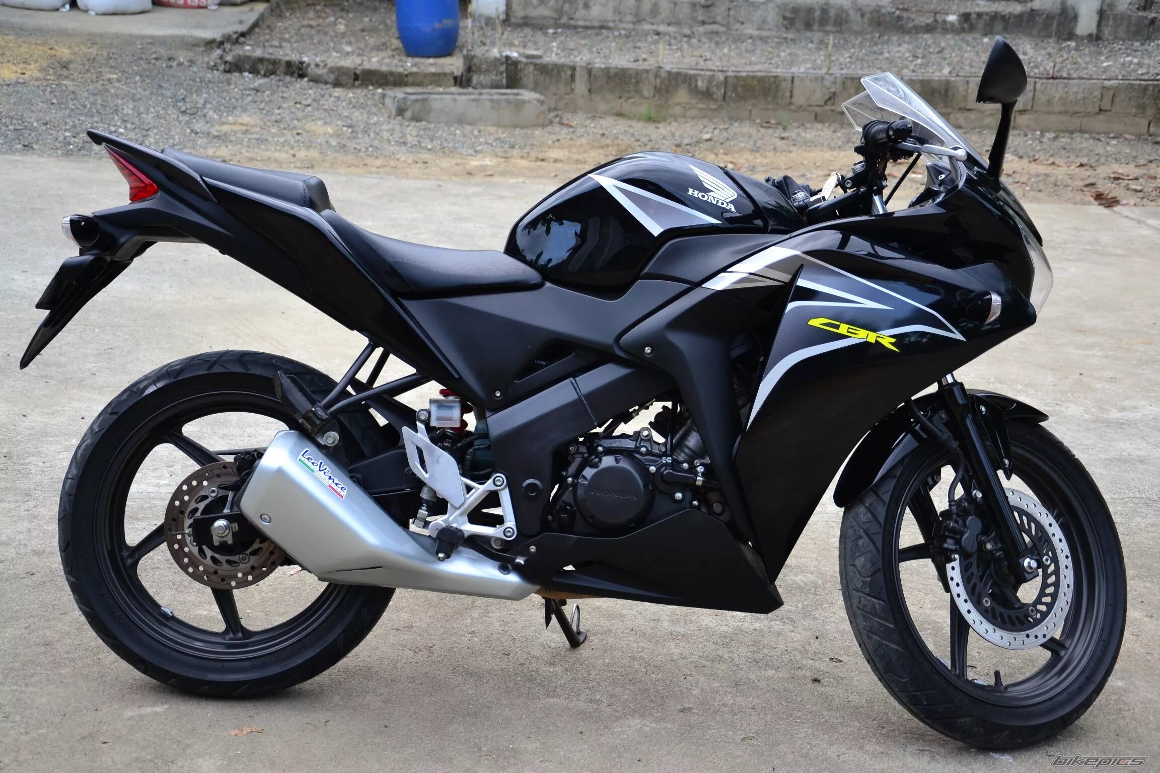 Мотоцикл Honda CBR 150. Honda CBR 150r. Хонда СБР 150. Honda CBR 150 2005. Купить мотоцикл сбр