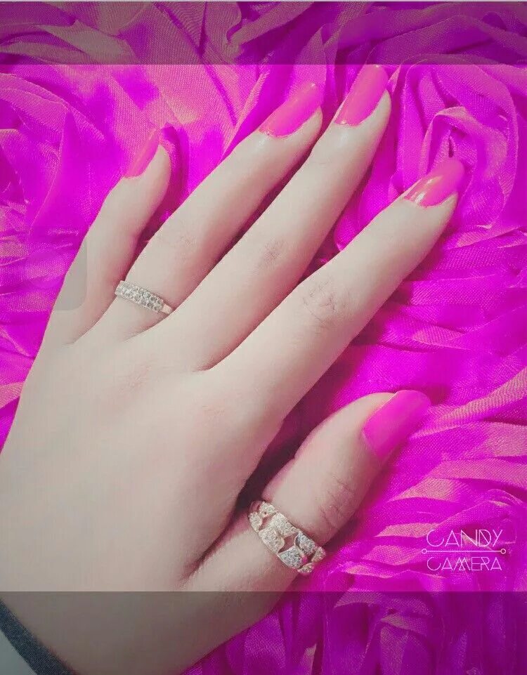 Рука с маникюром. Красивые руки. Красивые женские руки. Девчачьи руки. Рука девушки.