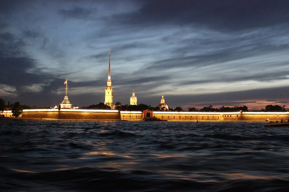 Окрестность санкт петербурга фото. Петропавловская крепость в Санкт-Петербурге. Питер Петропавловская крепость. Петропавловская крепость с Невы. Петропаловскаякрепость.