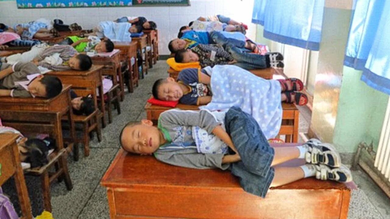 Дети спят в школе Китай. Дети спят в школе