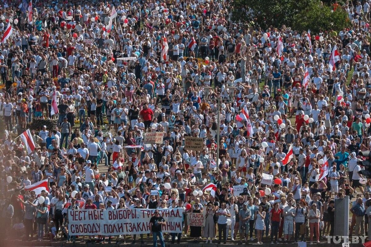 Митинги в Белоруссии против Лукашенко. Протесты в Белоруссии (2020—2021). Мирные протесты в Белоруссии 2020. Митинг сколько людей вышло