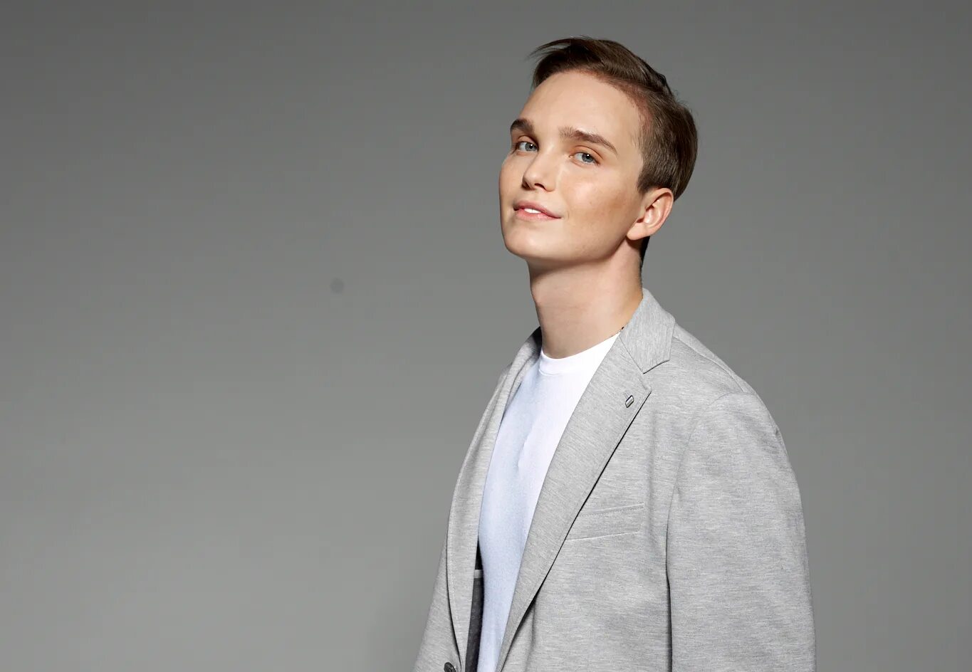 Mark gavatino attack on titan. Mark ovski блоггер. Mark gavatino это автор. Наюта человек бензопила манга. Mark gavatino.