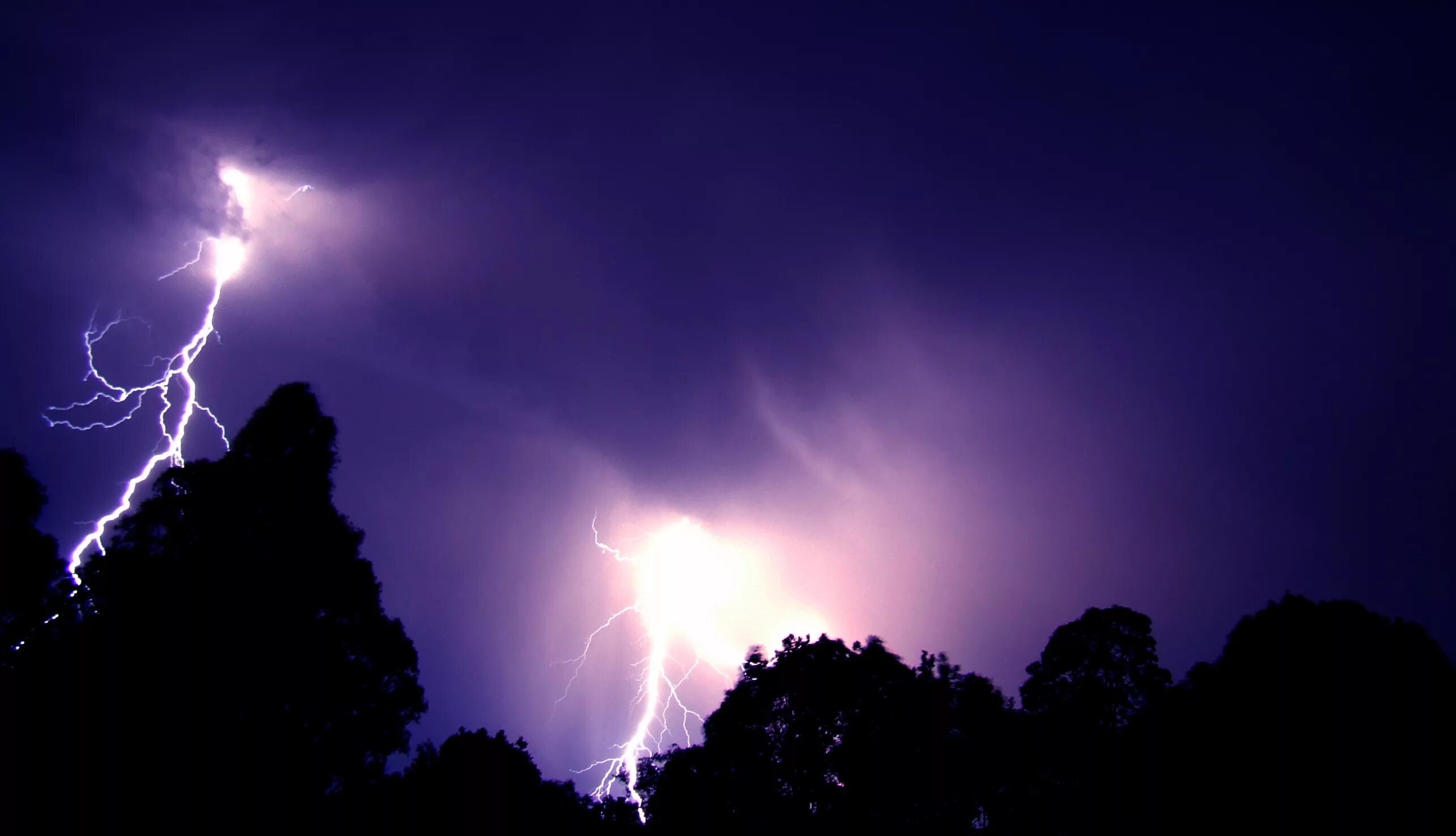 Гроза шаровая молния. Явление шаровых молний. Шаровая молния. Медведицкая гряда шаровые молнии. Шаровая молния фото.