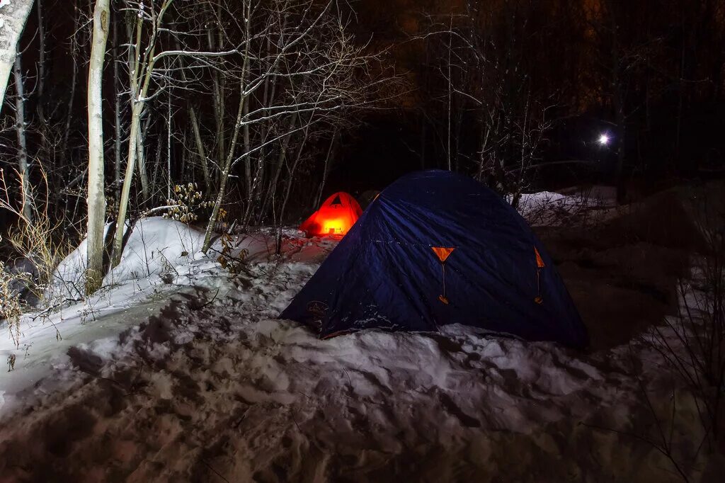 Ночевка 2015. Палатка в лесу. Палатка зимой. Палатка в зимнем лесу. Ночевка в зимнем лесу.