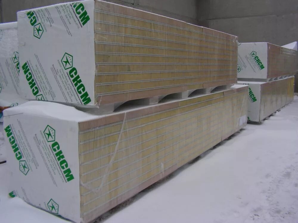 стеновые сэндвич-панели псм-150. сэндвич панели пачка 2600х1250х1400. упаковка грузов для транспортировки. упаковка стеновых панелей. пластиковые панели в упаковке.