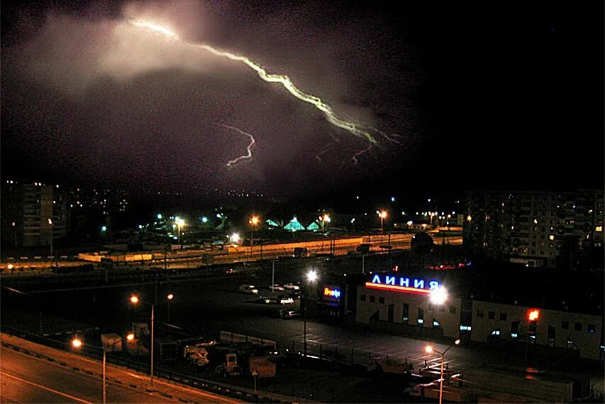 Ночной старый оскол. Свечение в старом осколе. Старый оскол город. Молния в старом осколе. Старый оскол фото города.