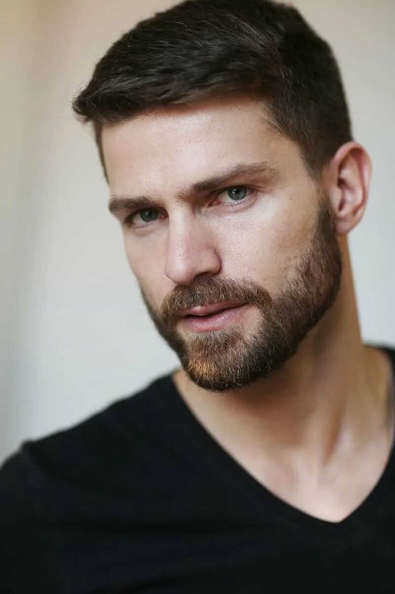 Борода стрижка форма. Short beard. Бороды мужские стильные. Красивая борода. Short beard.